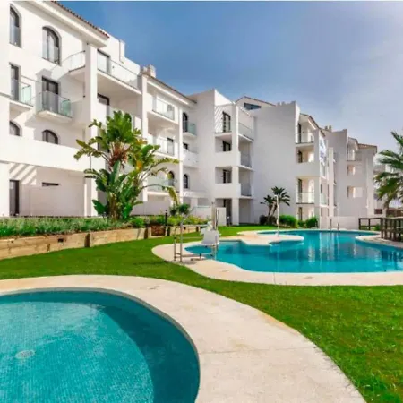 Apartment New Beachside With Sea Views *