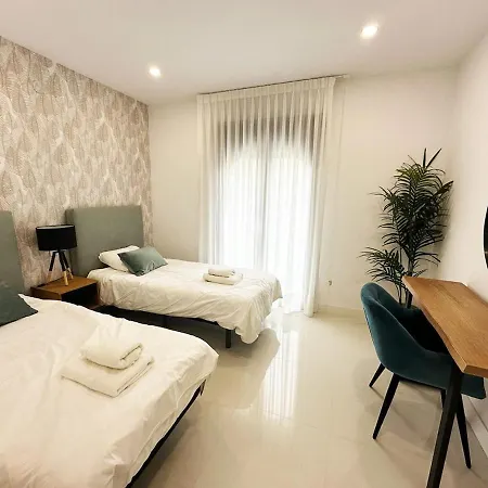 New Beachside With Sea Views Apartment *