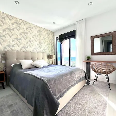 Apartment New Beachside With Sea Views *