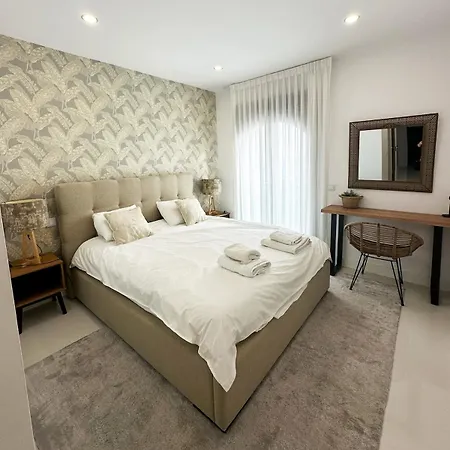 Apartment New Beachside With Sea Views Manilva