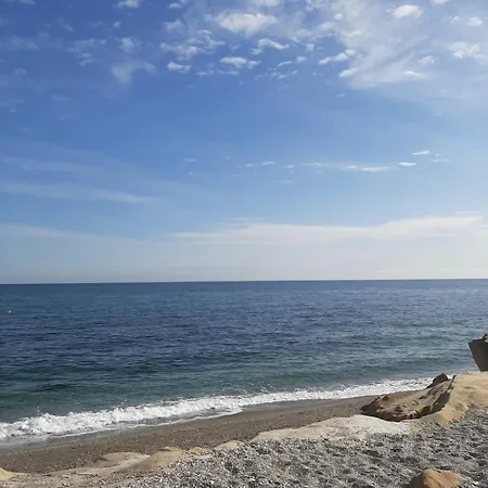 New Beachside With Sea Views Apartment