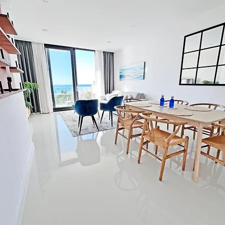 Apartment New Beachside With Sea Views Manilva